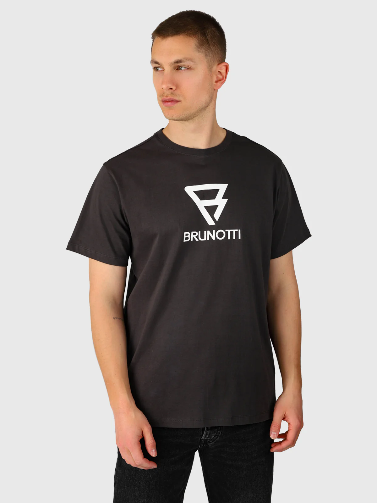 Aron Men T-shirt | Pirate Black