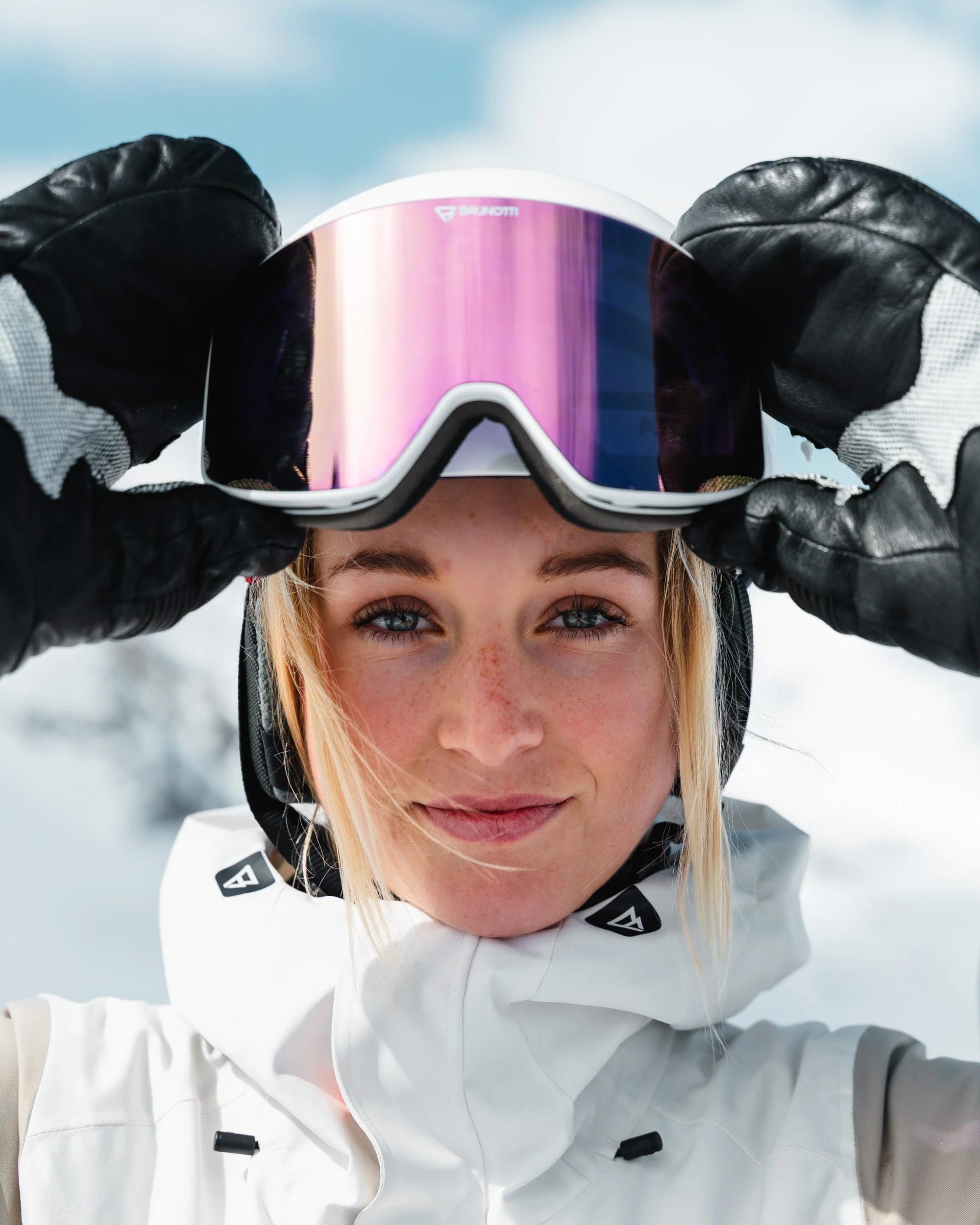 Charger Uni Snow Goggles | White/Pink - Image 2
